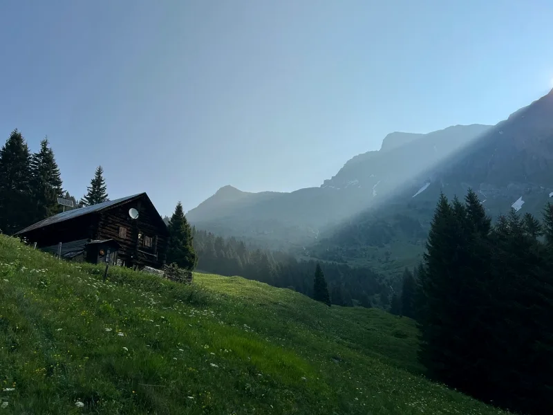 Planinci na gorski poti